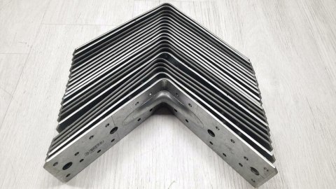 ŁĄCZNIK BUDOWLANY Z PRZETŁOCZENIEM 150*150*65*2.5MM ŁĄCZNIK BUDOWLANY Z PRZETŁOCZENIEM 150*150*65*2.5MM